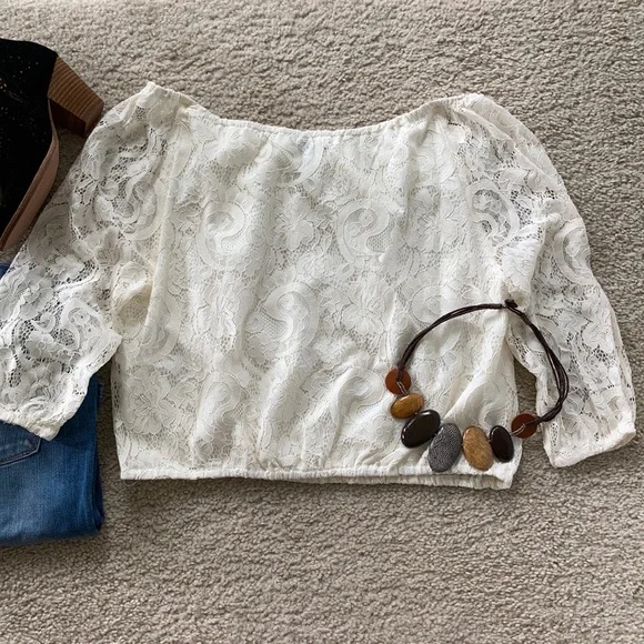 Cupcakes and Cashmere Karla Lace Blouse - Picture 7 of 8